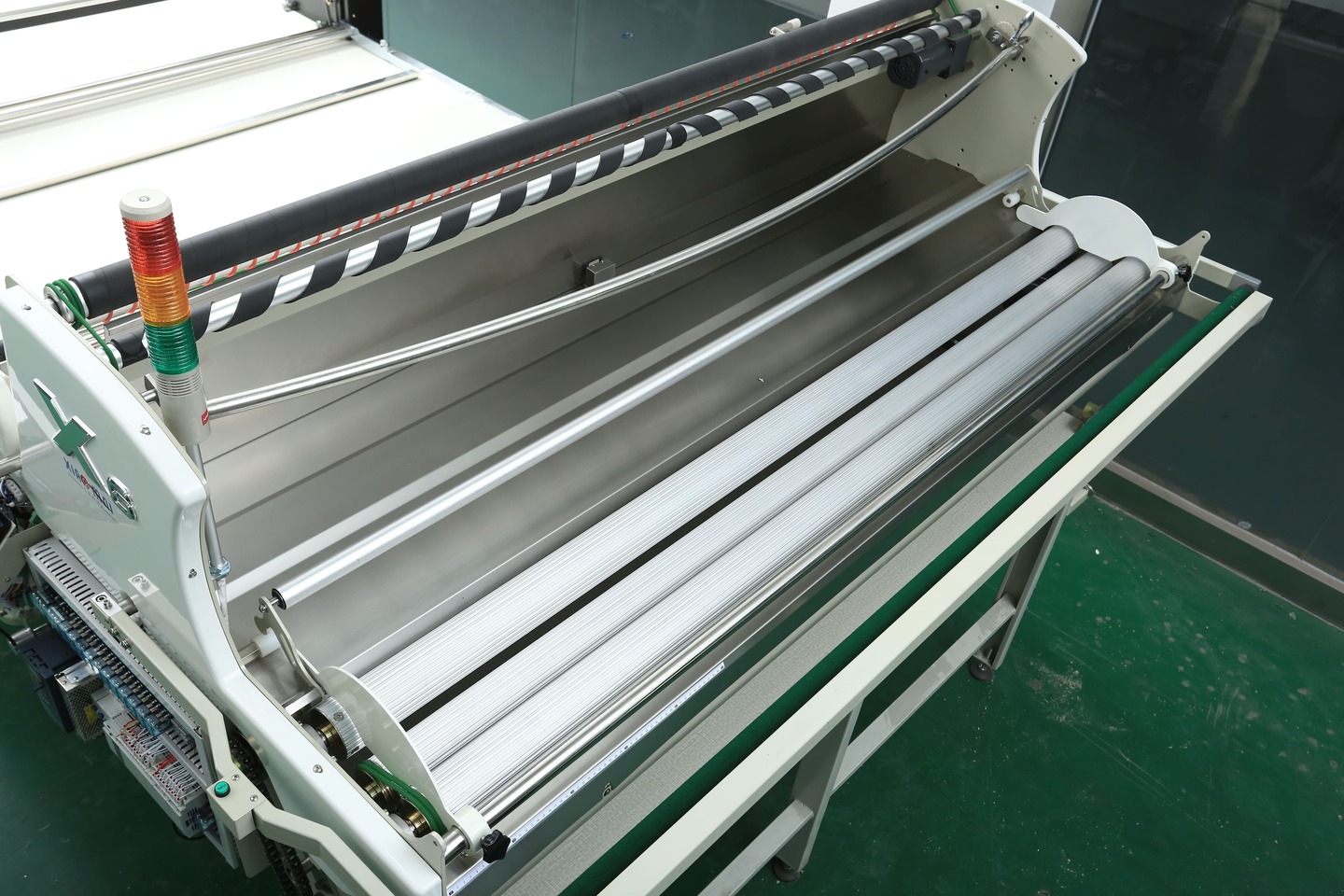 6. Thiết bị cấp vải
